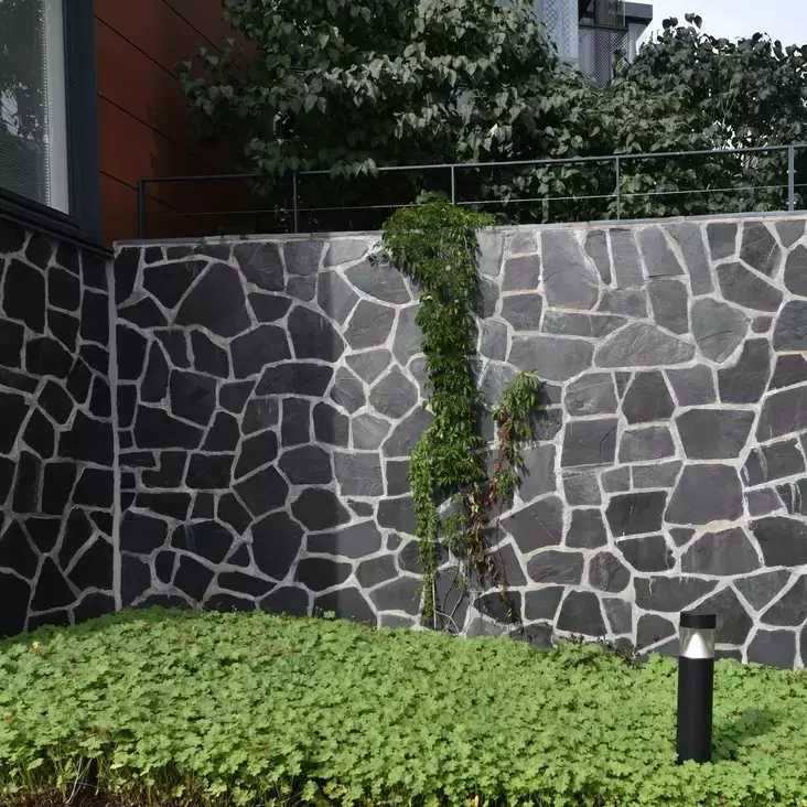 Liuskekivi Sisu, Oriveden musta verhouskivi, paksuuskalibroitu 15 mm -  - 4351 - 1