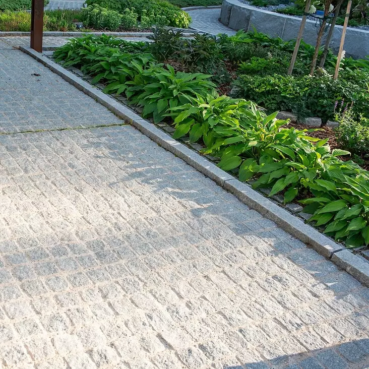 Noppakivi, harmaa 10x10x10 cm, Kotimainen Kurun harmaa graniitti - Noppakivet ja nupukivet - 1111 - 1