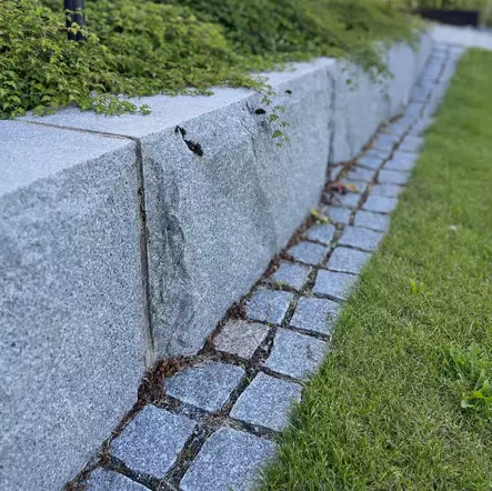 Graniitti Muurikivi Kurun harmaa | Sivut lohkottu | Yläpinta Poltettu -  - 4272 - 2