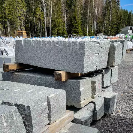 Muurikivi Graniitti 30x30x100-150 cm, Kurun harmaa navettakivi - Muurikivet, luonnonkivet - 3032 - 2