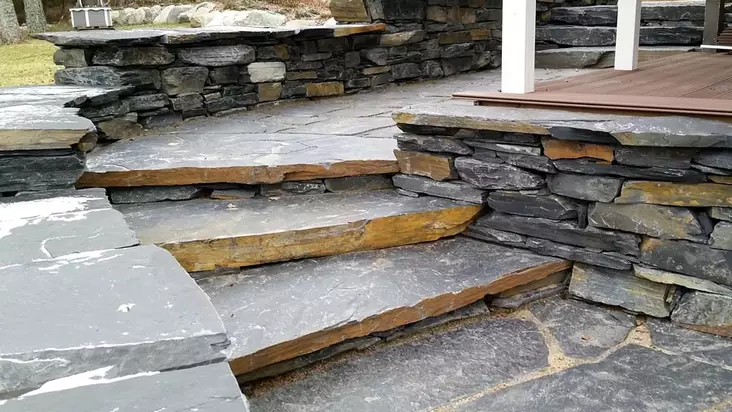 Liuskekiviporras Sisu, Oriveden musta, 80-100x40-60 cm - Porraskivet, luonnonkivet - 1718-2 - 1