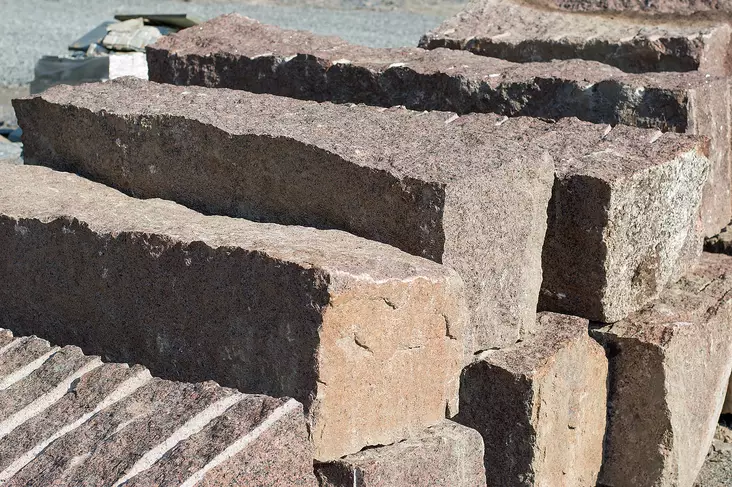 Muurikivi Graniitti, kotimainen punainen, n. 50x50x80-200 cm navettakivi - Muurikivet, luonnonkivet - 3004 - 1