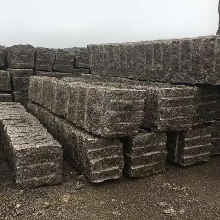 Muurikivi ruskea 50x50x100-300cm, kotimainen Graniitti - Navettakivi - Muurikivet, luonnonkivet - 2875 - 2