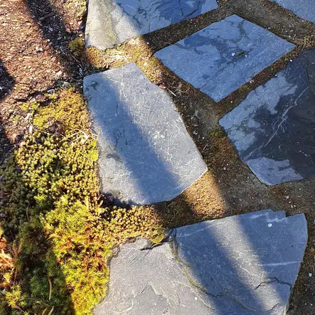 Liuskekivi Sisu pihakivi, Oriveden tumma 2-laatu 2-6 cm, 10 m2 pakkaus - Liuskekivet - 2236 - 2