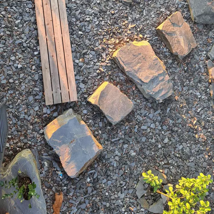 Lohkarepolkukivi, Sisu korkeus 20-40cm - Askelkivet ja polkukivet - 4136 - 1