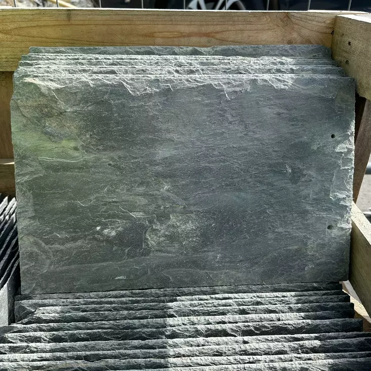 POISTOERÄ Leafstones verhoilukivi Bernardos Grey luonnonkivilaatta 250x400x8 mm valmiiksi rei’itetty (pysty) - Poistokori - 1000057 - 1