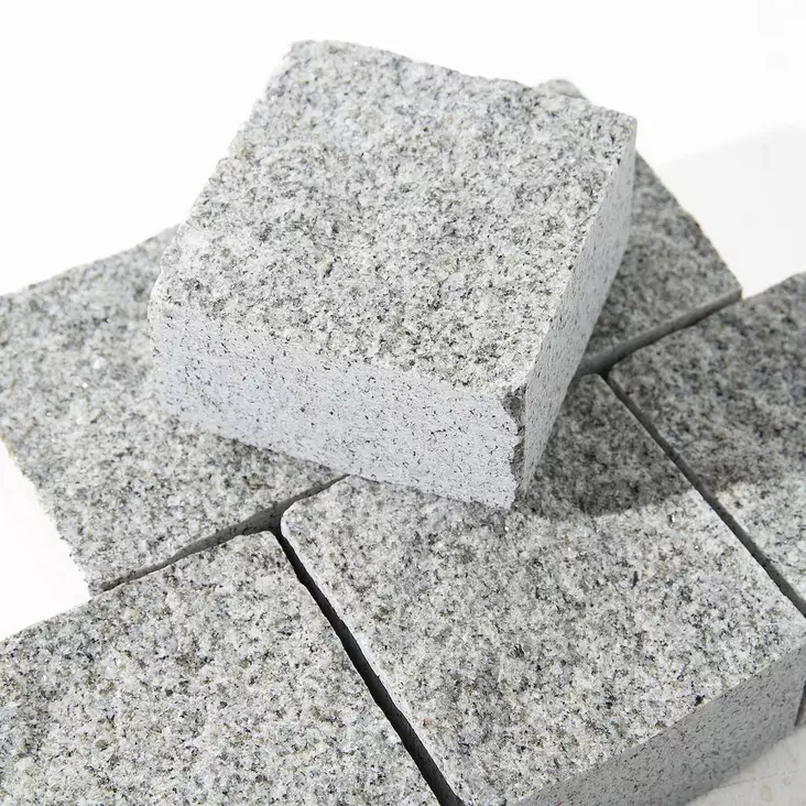 Graniitti Noppakivi Kurun Harmaa Mitallistettu - Yläpinta lohkottu - Sivut sahattu - Noppakivet ja nupukivet - 4268 - 1