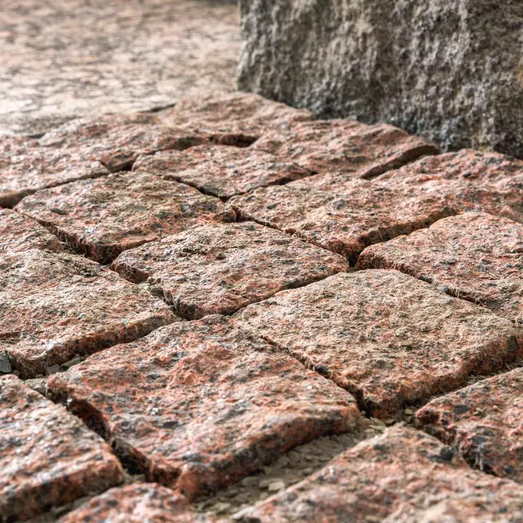 Noppakivi punainen 14x14x8 cm graniitti, Kotimainen Taivassalon punainen luonnonkivi - - 4058 - 1