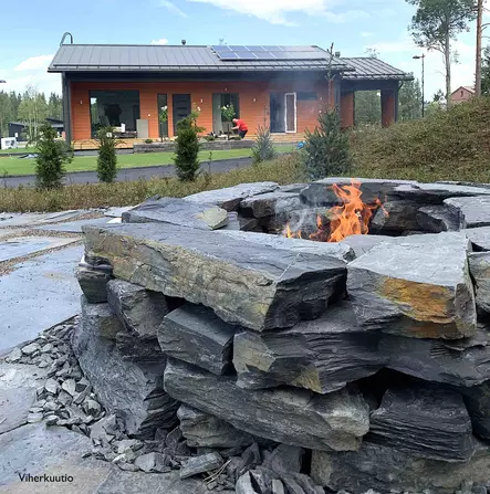 Luonnonkivinuotio Sisu + 5m2 Sisu Oriveden Rust 3-5 cm pihaliuskekivet - Nuotiopaikka - 2609 - 1
