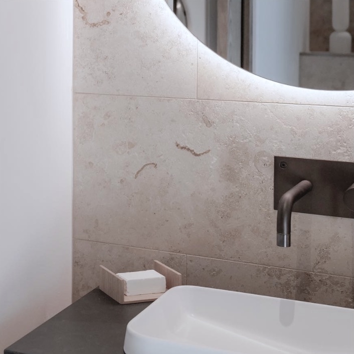 Kalkkikivilaatta Jura Beige harjattu 600x600x15 mm luonnonkivilaatta - Kivilaatat - 2999 - 1